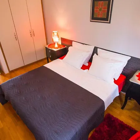 Nia With Private Pool