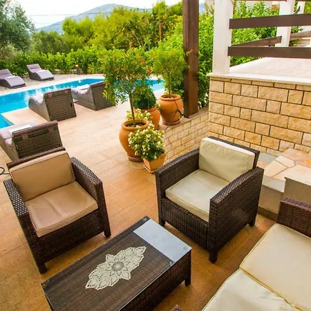 Nia With Private Pool *