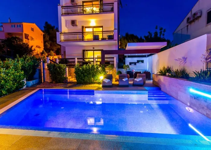 Nia With Private Pool Willa Trogir