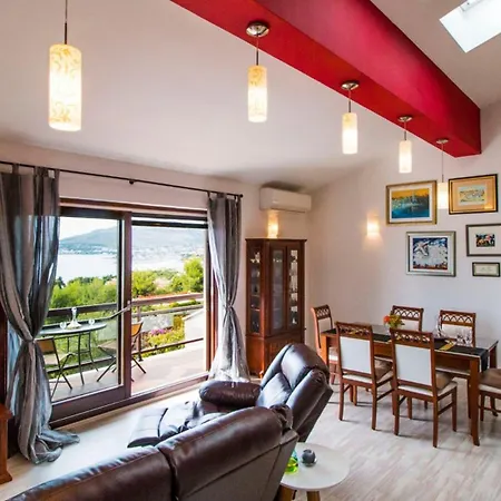 Nia With Private Pool