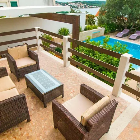 Nia With Private Pool Вилла Трогир