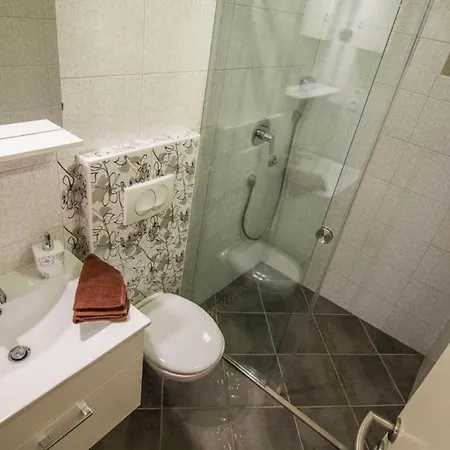 Nia With Private Pool Трогир