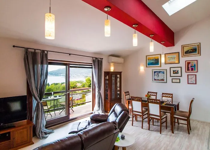 Nia With Private Pool