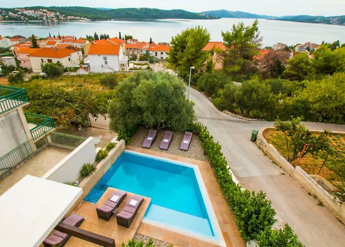 Villa Nia With Private Pool Trogir