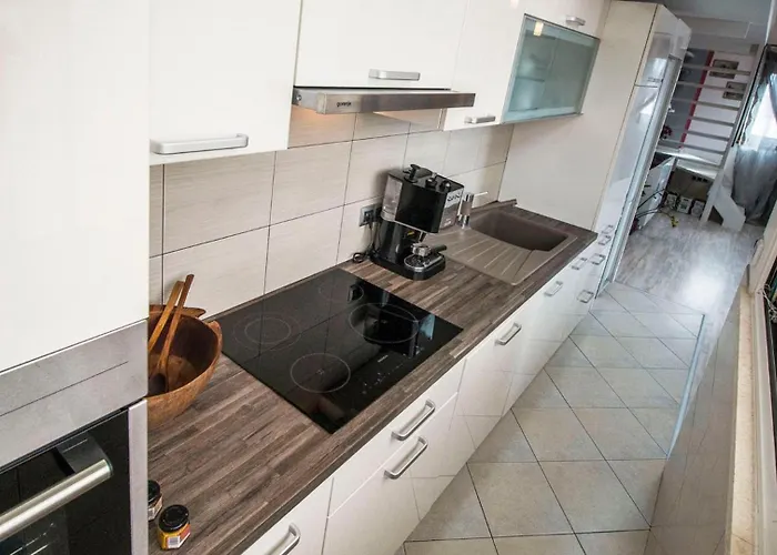 Nia With Private Pool 特罗吉尔