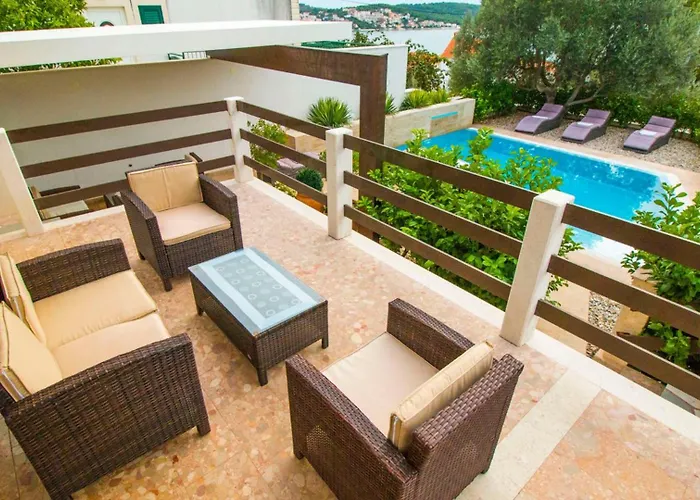 Nia With Private Pool 别墅 特罗吉尔