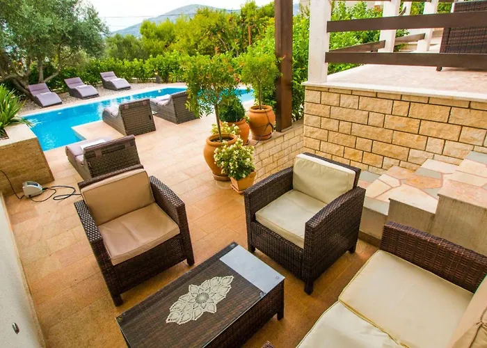 Nia With Private Pool *